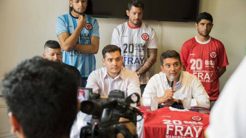 Independiente de San Antonio presentó sus camisetas