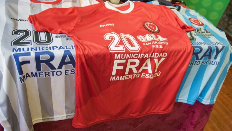 Independiente de San Antonio presentó sus camisetas