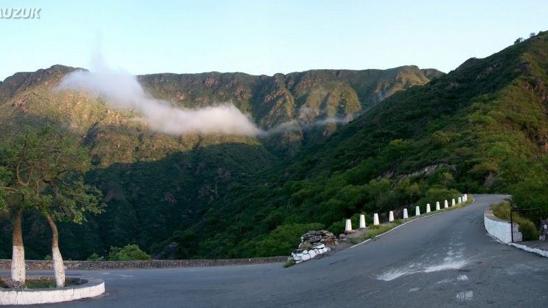 Camioneta con 8 personas chocó contra el cerro en la Cuesta del Portezuelo