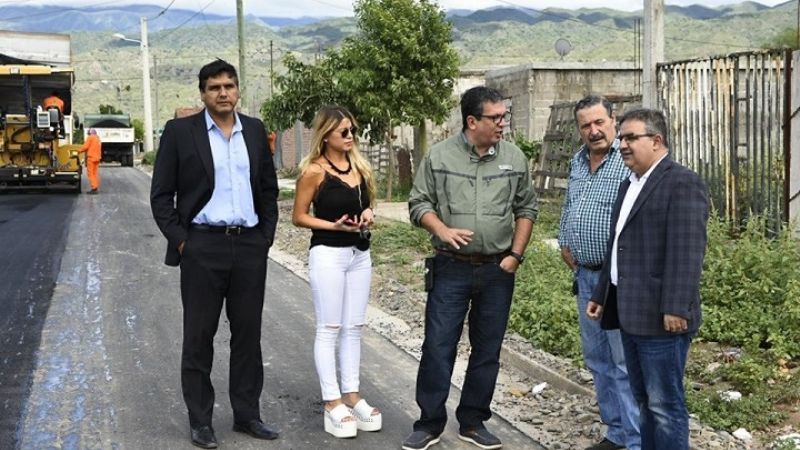 Avanza la etapa de pavimentación en el barrio Magisterio
