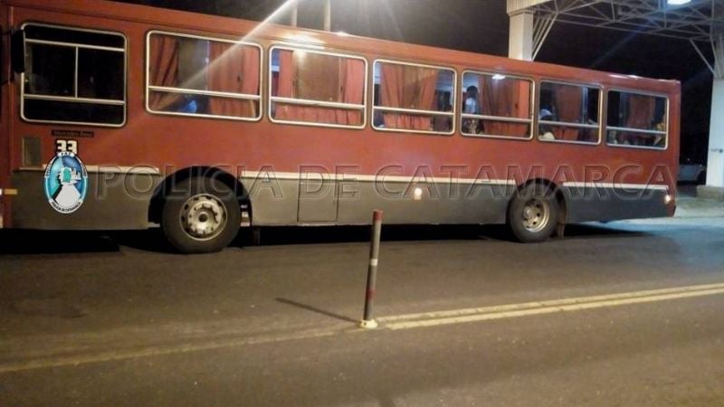Colectivo iba a El Rodeo con 33 pasajeros parados
