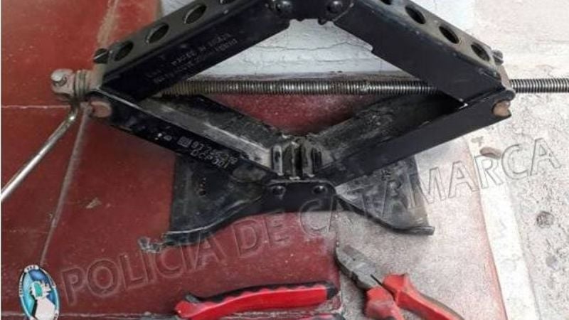 Chaleco salva a policía que fue apuñalado en una gresca