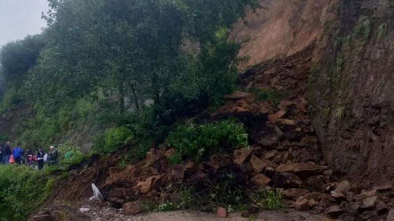 Cortan el tránsito en la Ruta Nacional N°65 por derrumbes