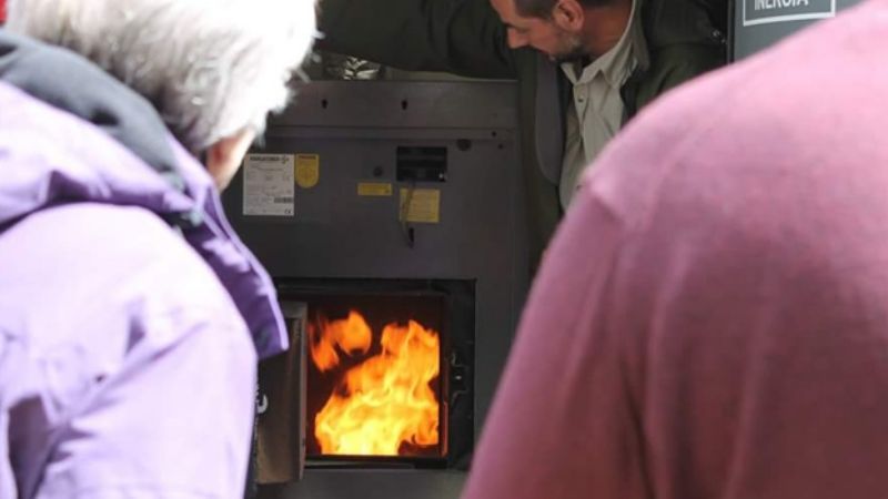 Una caldera convierte residuos forestales en energía