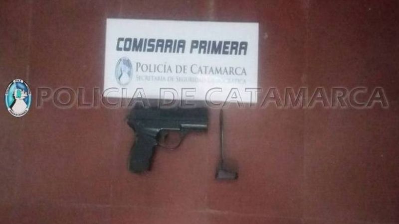 Amenazaron a personas con una pistola en pleno centro