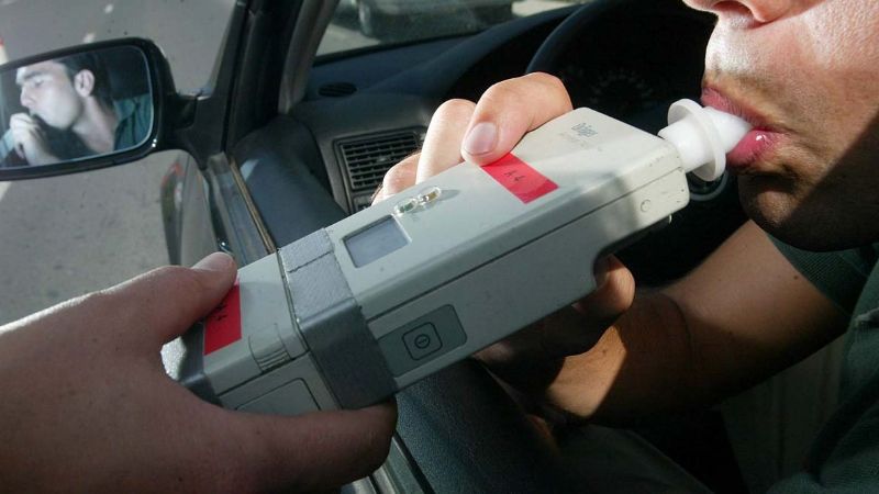 Chocó contra un árbol y el test de alcoholemia le dio positivo