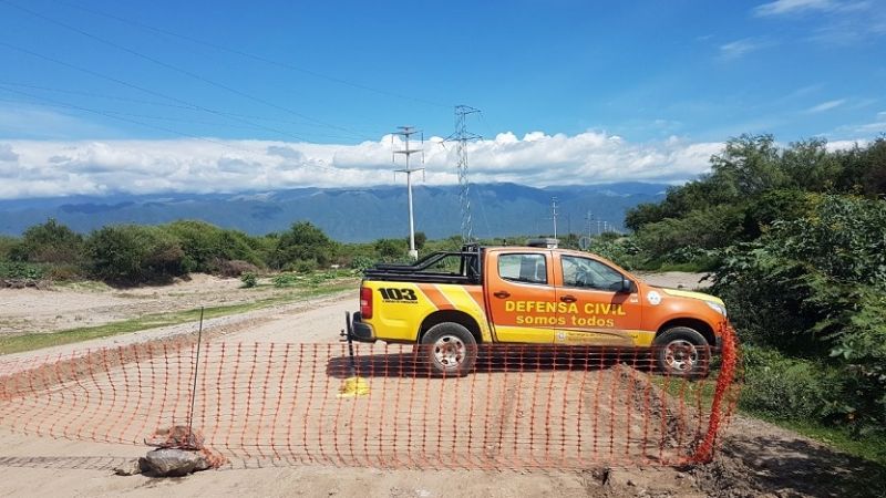 Interrumpen el tránsito por el badén que une las rutas 33 y 38