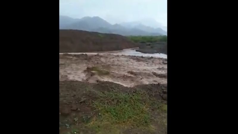 Impresionante crecida de río en el departamento Tinogasta