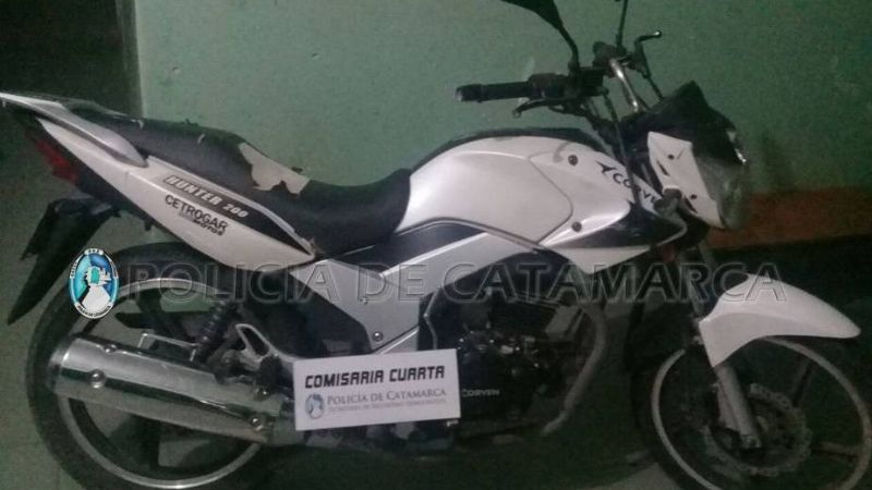 Intentaron robar una moto y terminaron presos