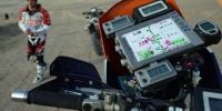 El ROAD BOOK instalado en una motocicleta del Dakar 2018. 