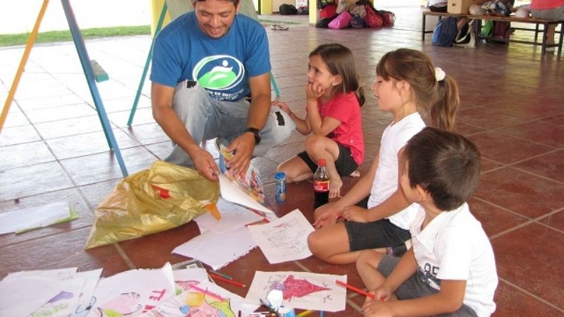 Cientos de niños disfrutan de sus vacaciones en Los Altos