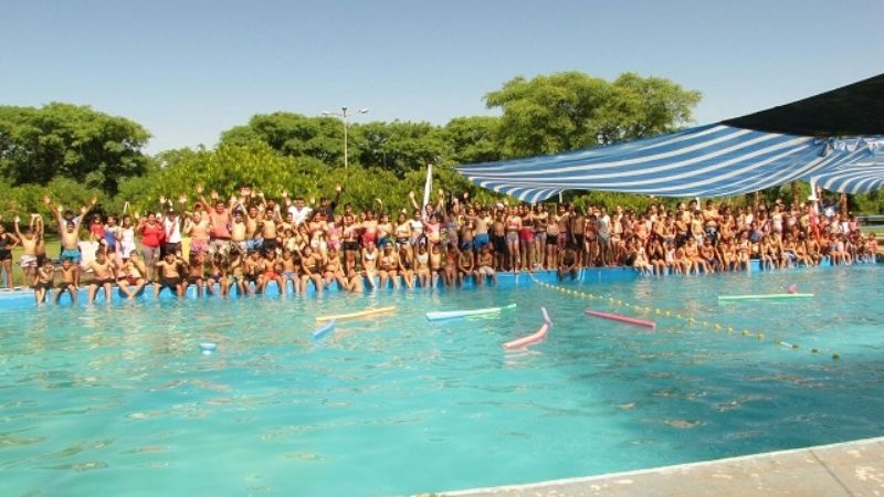 Cientos de niños disfrutan de sus vacaciones en Los Altos