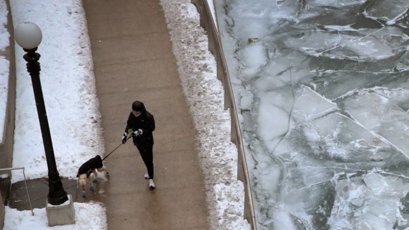 Calles desiertas y más vuelos cancelados en EEUU por el "ciclón bomba"