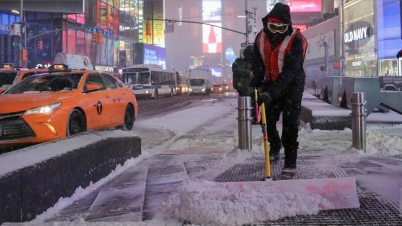 Calles desiertas y más vuelos cancelados en EEUU por el "ciclón bomba"