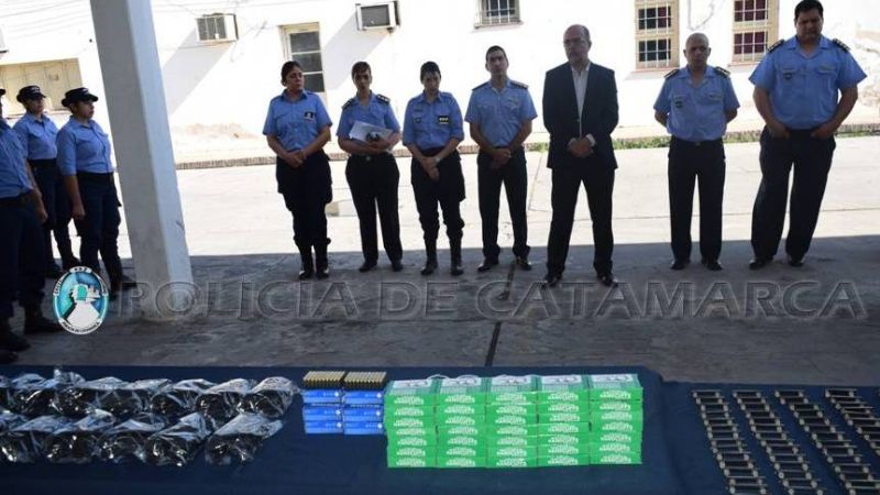 Entrega de elementos al personal policial