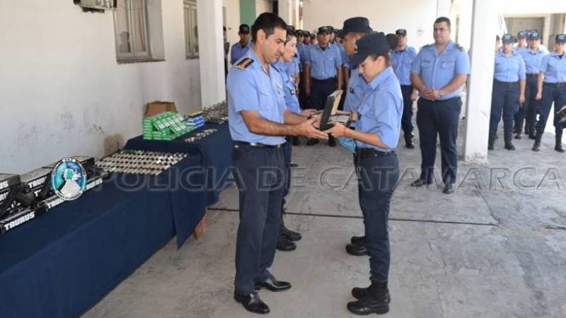 Entrega de elementos al personal policial