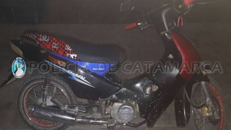 Tras una persecución aprehenden a dos jóvenes y recuperan una moto robada