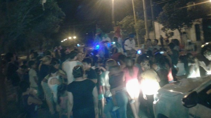 Policías personificaron a los Reyes Magos y entregaron regalos