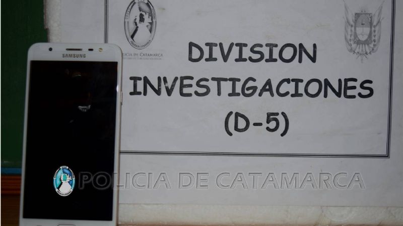 Mujer quedó aprehendida por extorsión y el robo de un celular