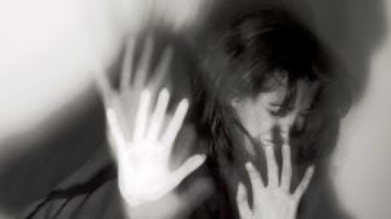 Golpeó y amenazó de muerte a su ex