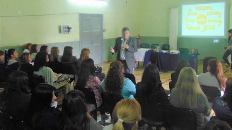 Presentaron el programa “Escuelas Saludables” a docentes y directivos