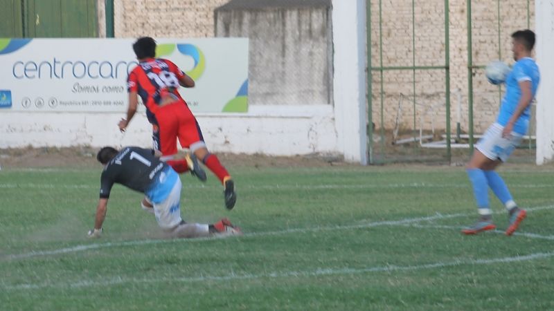 Primer triunfo “Santo”, que dejó sin invicto a un candidato