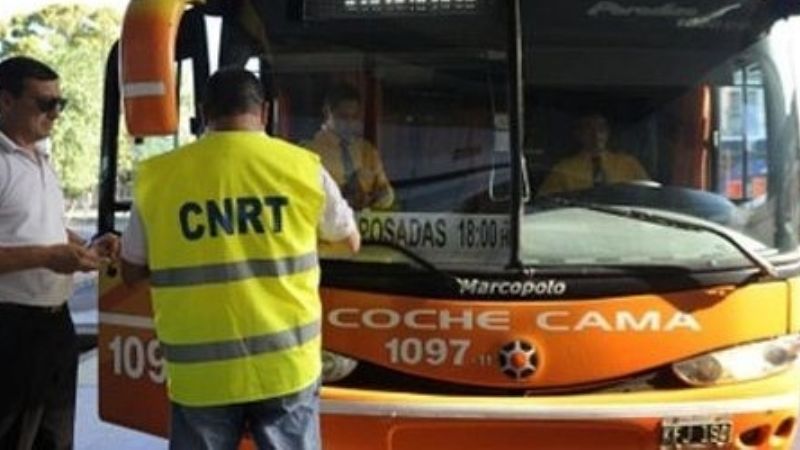 No dejan partir a dos colectivos de turismo por falta de seguridad