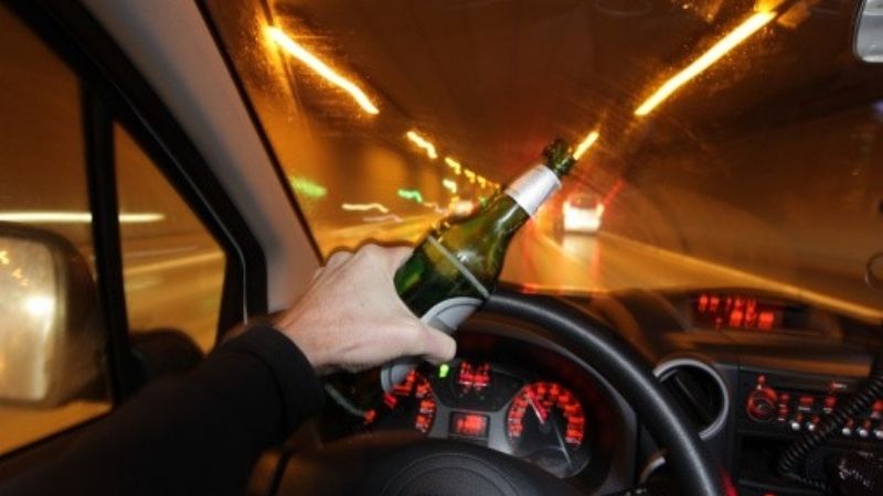 Arrestan a un conductor ebrio que realizaba maniobras peligrosas