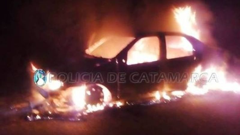 Una falla eléctrica provocó el voraz incendio de un auto