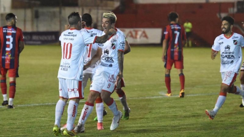 Viaje nada “Santo”; perdió y le expulsaron 2 jugadores