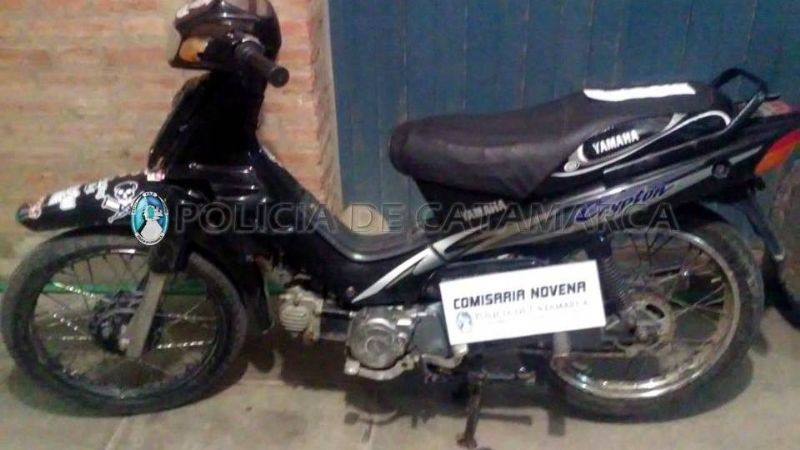 Escapó y abandonó una moto robada