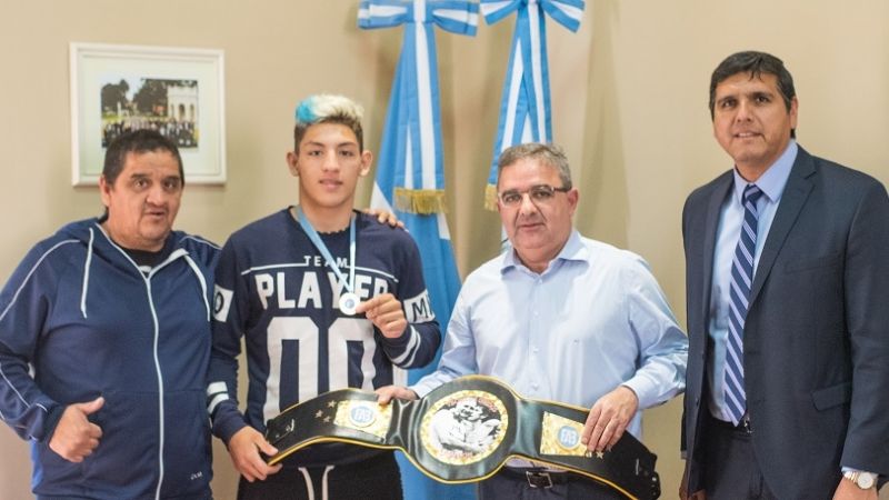 El boxeador Pablo Corzo fue recibido por Jalil y Martel