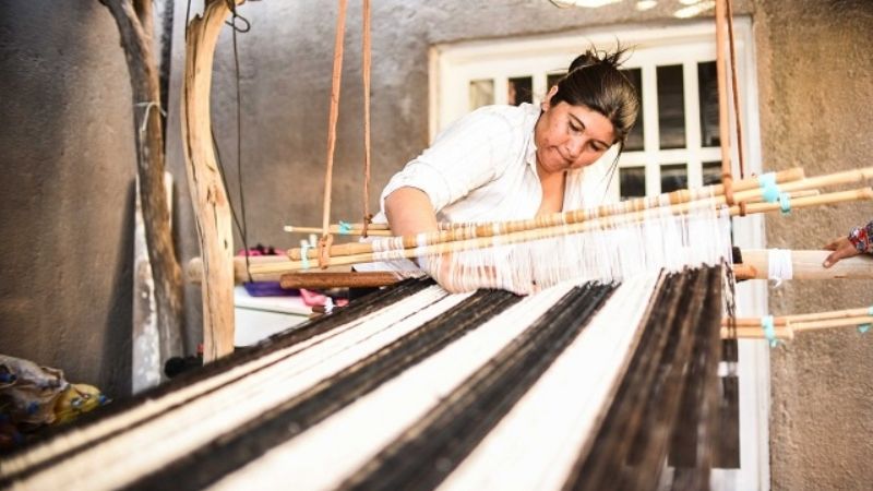 Destacan el rescate de las técnicas ancestrales del hilado y la tejeduría