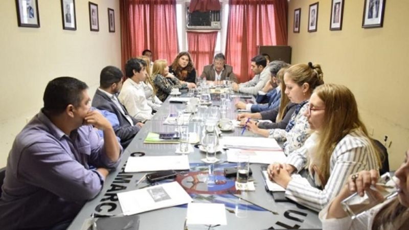 Diputados se reunieron con los gremios por el plus médico