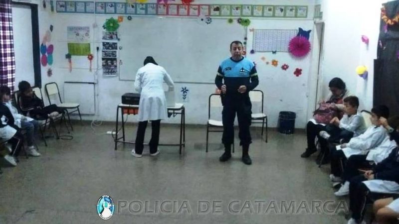 Charla de seguridad vial en un colegio
