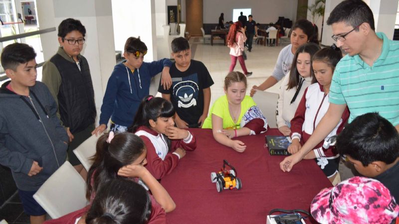 Los chicos del CIIC se divierten con nuevas tecnologías