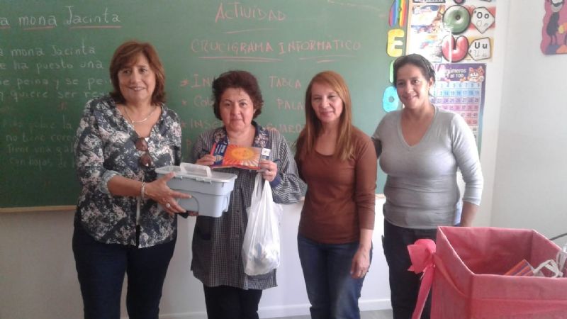 La promoción 93 de La Fray realizó donaciones a escuela de Pomán