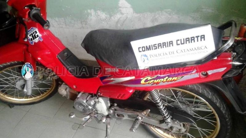 Se conducían en moto con elementos robados
