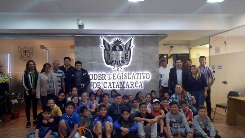 Alumnos de Paclín y El Alto visitaron la Legislatura