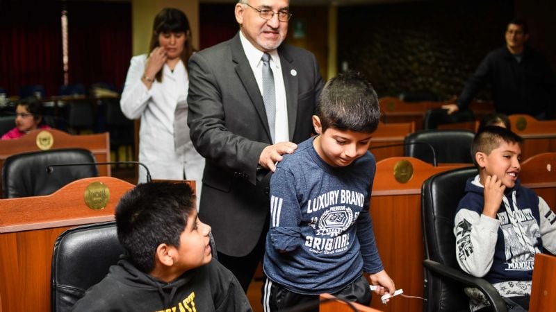 Alumnos de Paclín y El Alto visitaron la Legislatura