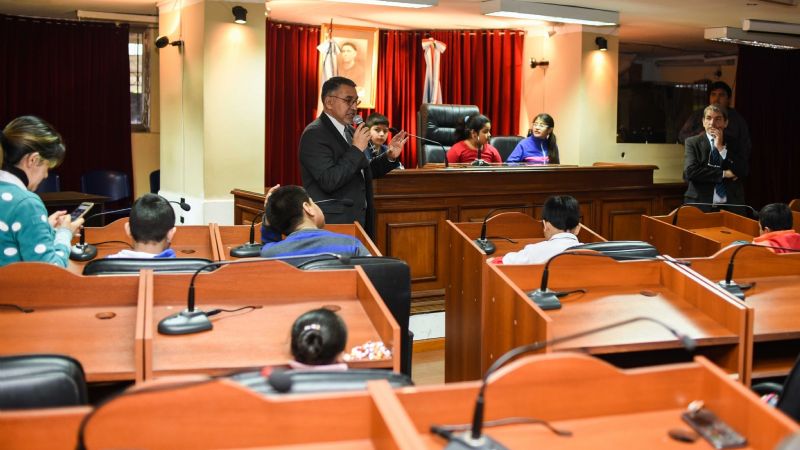 Alumnos de Paclín y El Alto visitaron la Legislatura