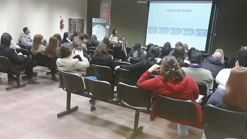 Taller sobre los riesgos por el consumo de sustancias problemáticas