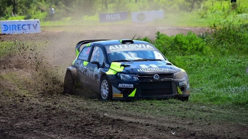 Catamarqueños resisten en el barro entrerriano