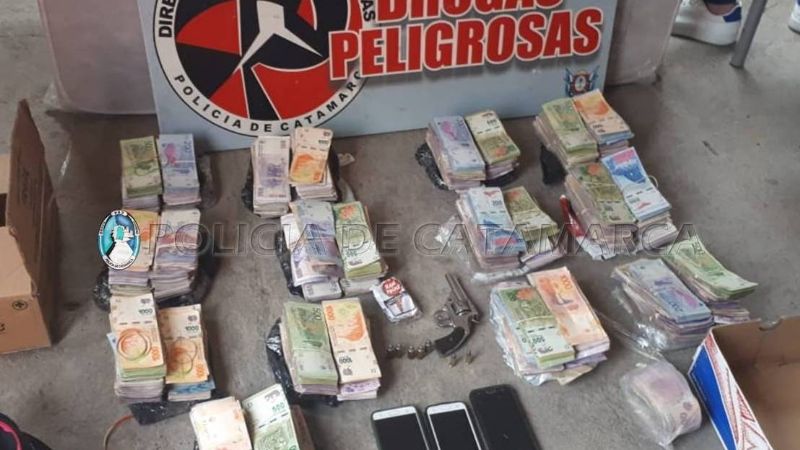 Desbaratan una banda narco, secuestran armas, droga y detienen a varias personas