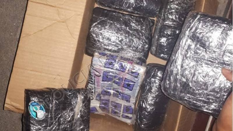 Desbaratan una banda narco, secuestran armas, droga y detienen a varias personas