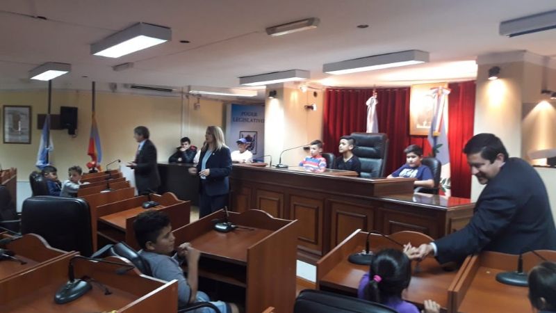 Alumnos de El Alto recorrieron los tres Poderes y Cotalí