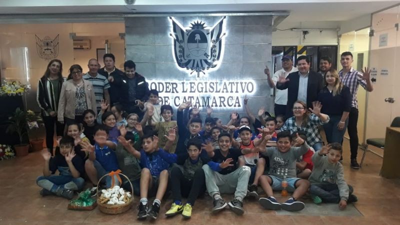 Alumnos de El Alto recorrieron los tres Poderes y Cotalí