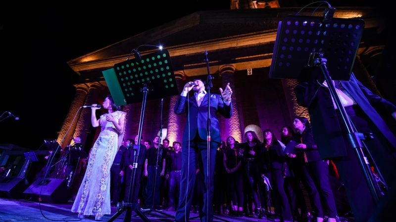 El tributo a las madres de la Ruta del Telar, ovacionado por los belichos