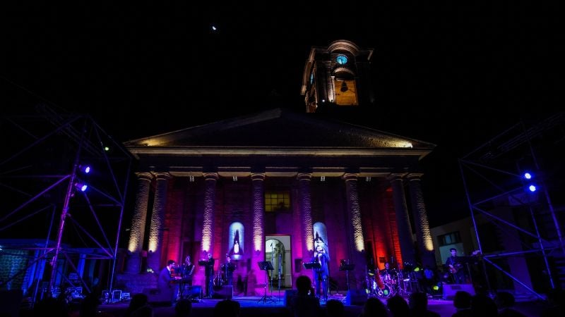 El tributo a las madres de la Ruta del Telar, ovacionado por los belichos
