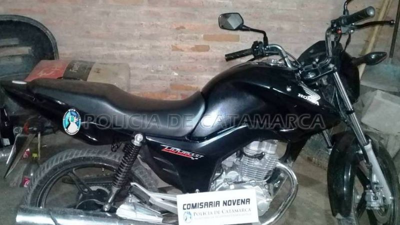 A la comisaría por conducir una moto robada
